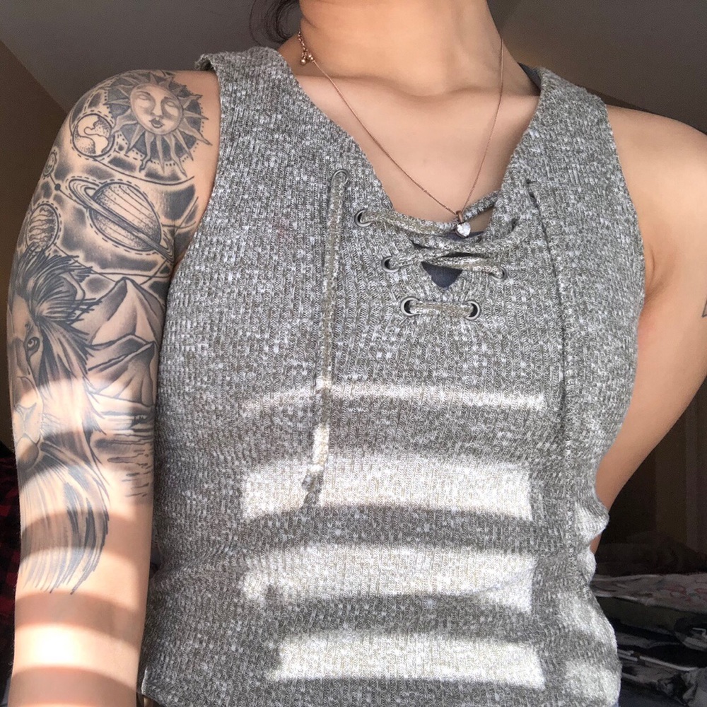 Green & white v-neck crop top w fun lace-up detail